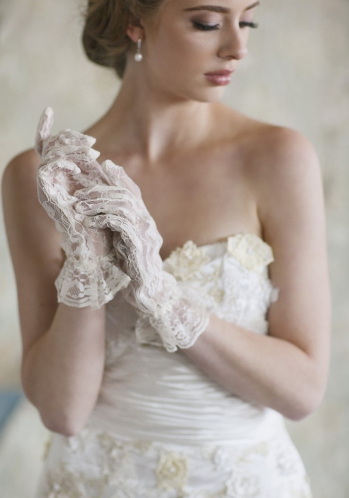 yes-i-do-bridal-gloves5