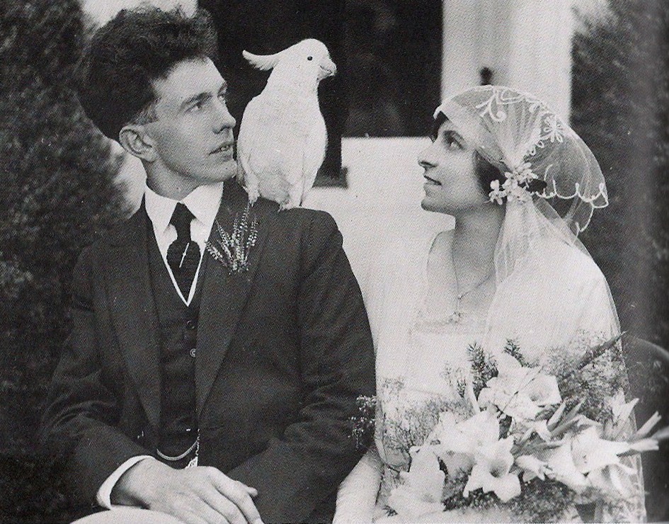 yes-i-do-vintage-wedding-with-parrot