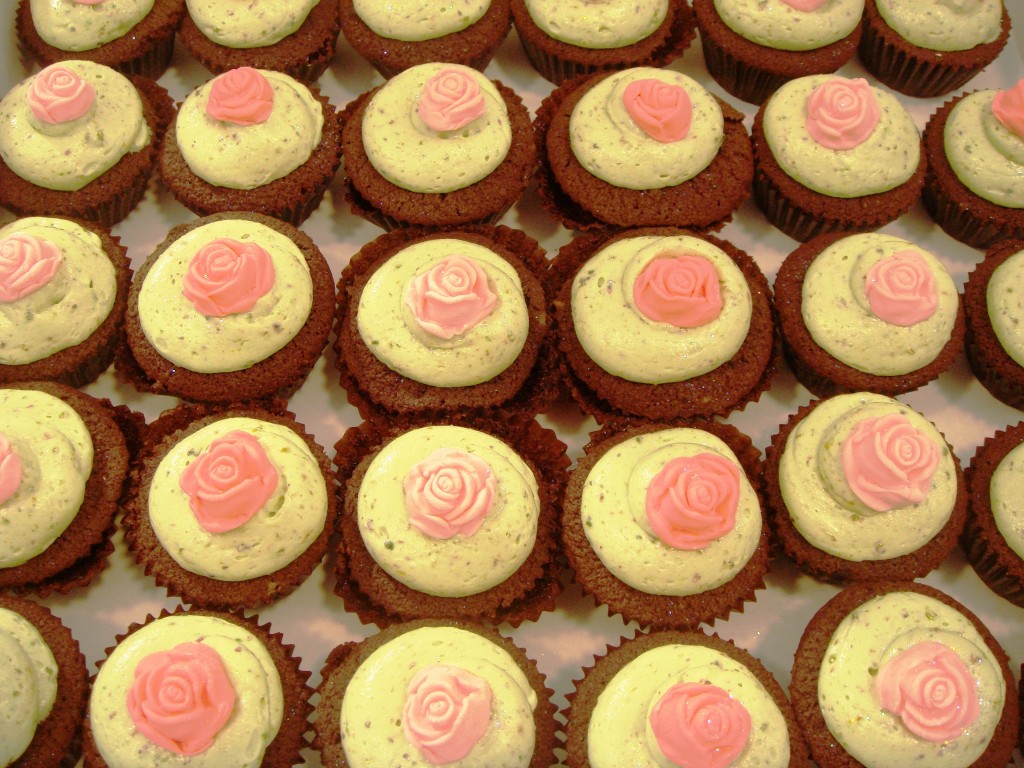 Mini Cupcakes with Small Roses