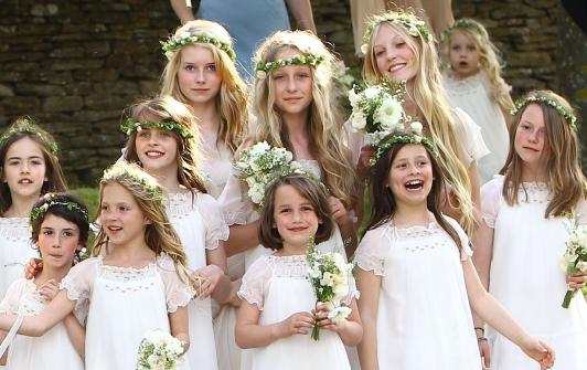 kate-moss-wedding-brides-maids_532x335