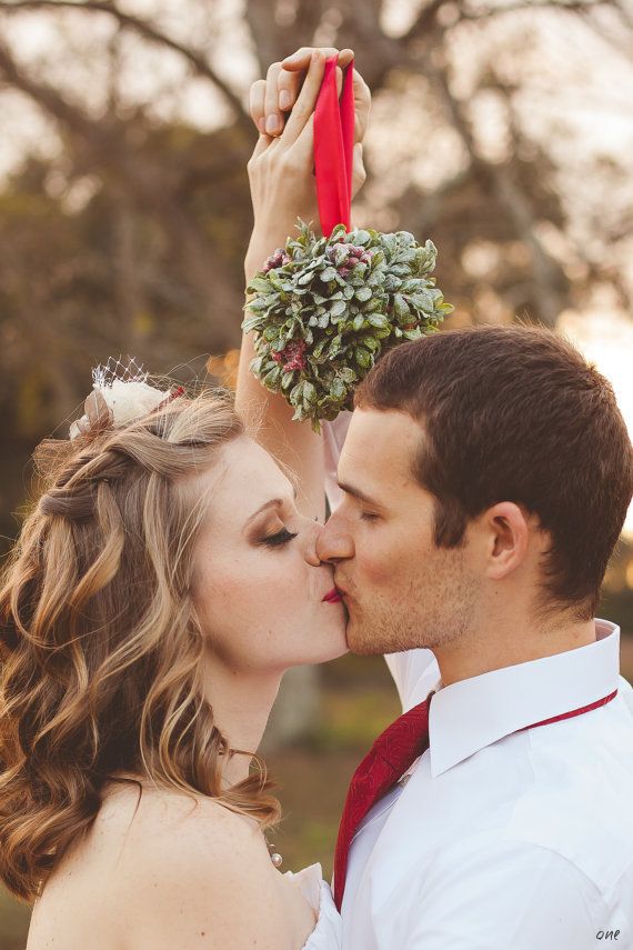 Christmas-wedding-couple-photo