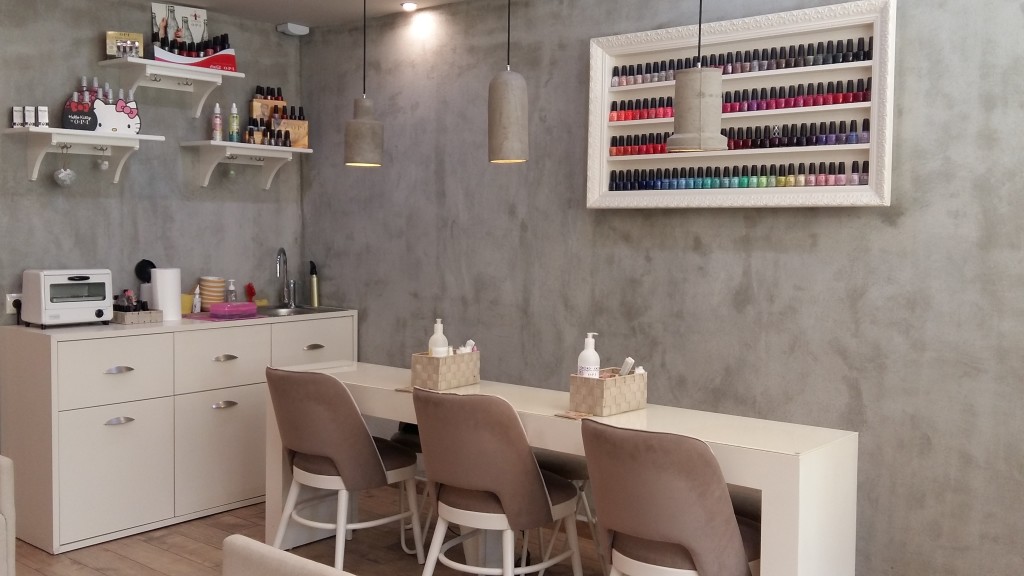 yes i do pinelo nail bar 10