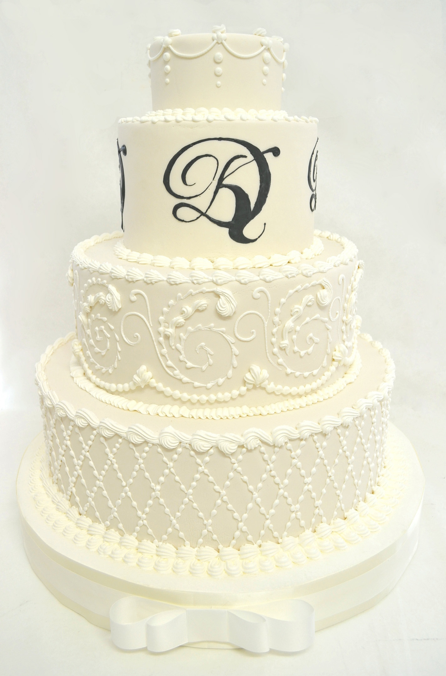 HEAVY PIPING AND MONOGRAMM WEDDING CAKE