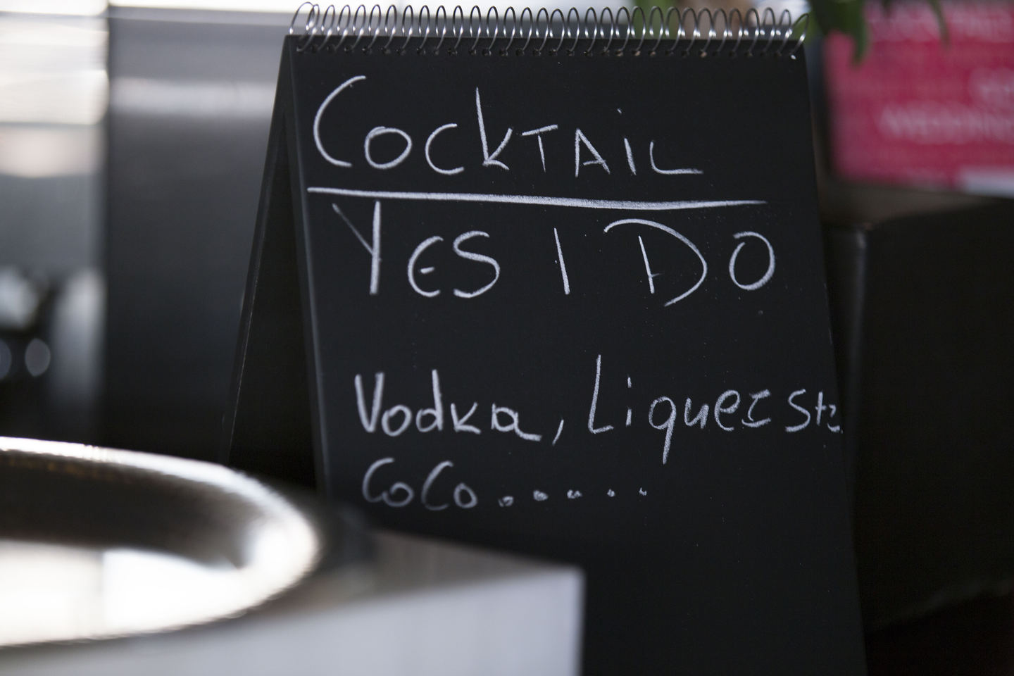 Υπέροχα δροσιστικά signature cocktails υποδέχθηκαν τους καλεσμένους. 