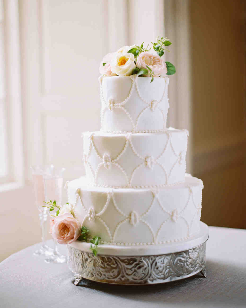 irby-adam-wedding-cake-24-s111660-1014_vert