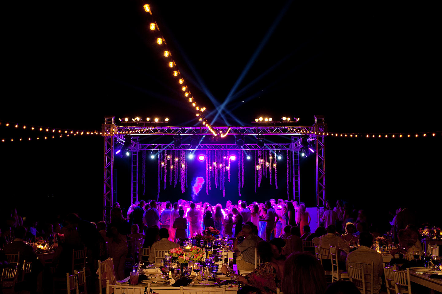 Συνσδυασμός party lights & string lights - photo credits alexandra argyri