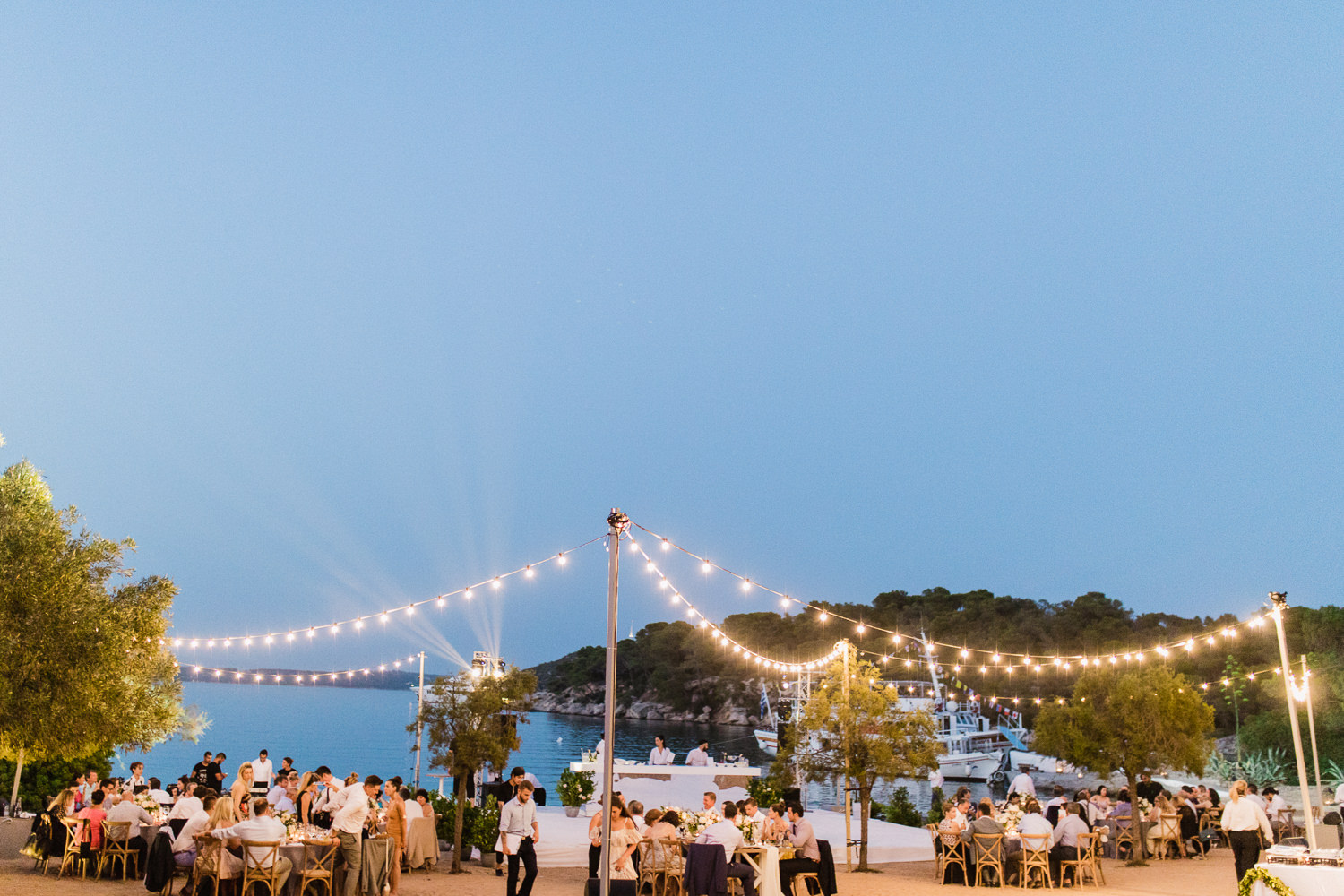 Romantic Lighting στην παραλία της Ζογεριάς στις Σπέτσες - photo credits anna rousos