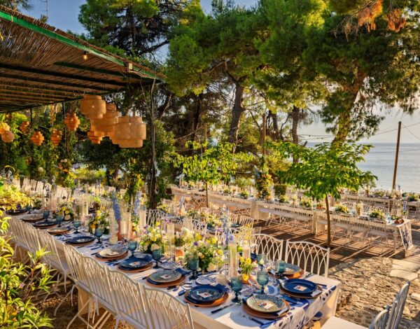 Στην TORE Event Furnishing βρήκαμε τα statement έπιπλα που θα αναβαθμίσουν τη διακόσμηση του γάμου σας