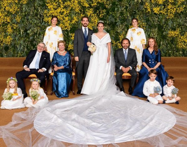 Θυμόμαστε τον γάμο του Φίλιππου Γλύξμπουργκ και της Νίνα Φλορ: Ο λαμπερός γάμος στη Μητρόπολη, το εντυπωσιακό νυφικό και η ιστορία πίσω από την τιάρα της νύφης