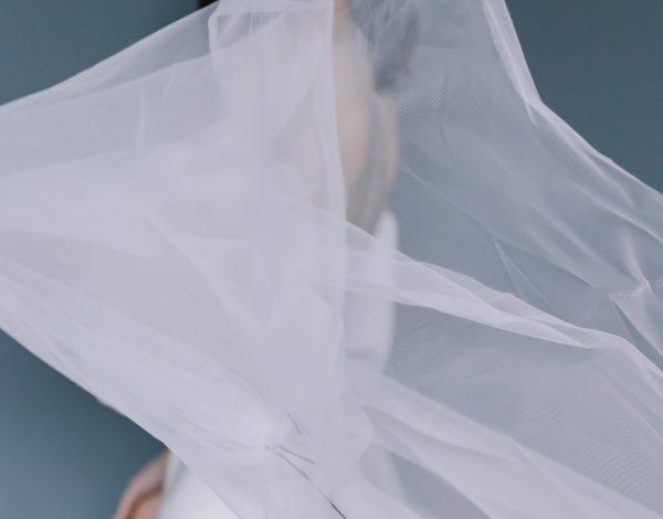 Wedding FAQs: Τι συμβολίζει το πέπλο της νύφης;