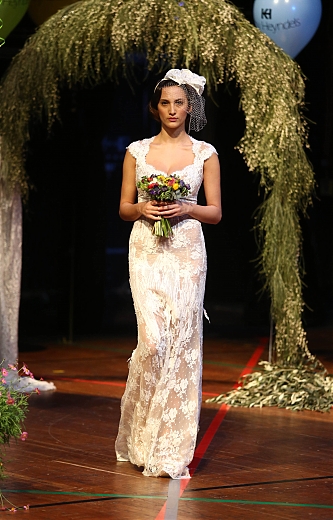 Kathy Heyndels Bridal SS14  Νυφικά που αναδεικνύουν το γυναικείο σώμα.