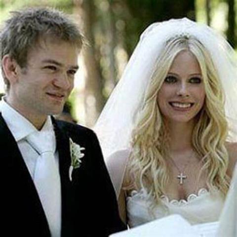 Γάμος σε ιδιωτική βίλα: Ο γάμος της Avril Lavigne στην Καλιφόρνια!