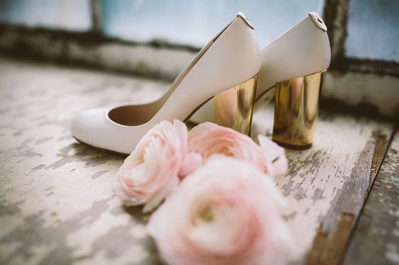 The Bridal Shoes Guide...κατευθυντήριες για την επιλογή των νυφικών παπουτσιών