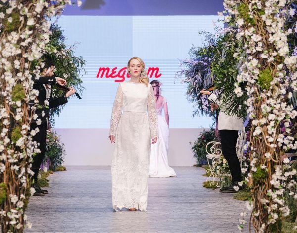 Η  megla-m by stamatia megla στο Yes I Do catwalk by ghd