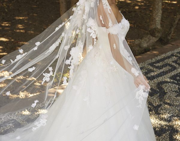 Μια αληθινή Demetrios bride μοιράζεται μαζί μας τη δική της αισιόδοξη και συγκινητική ιστορία γάμου εν μέσω κορωνοϊού