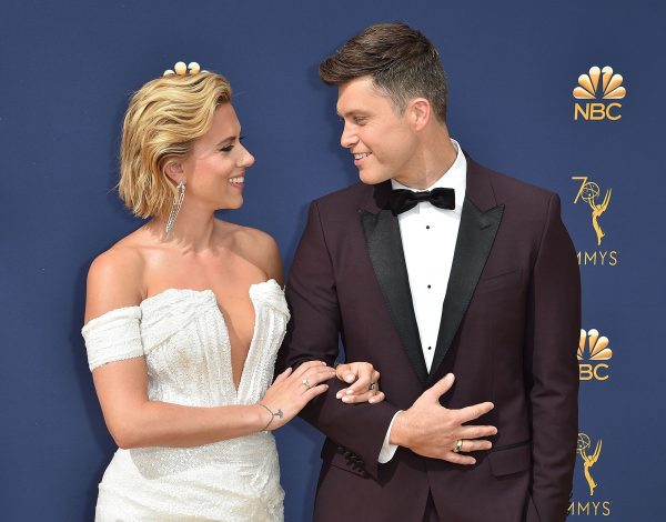 Scarlett Johansson & Colin Jost: Παντρεύτηκαν κρυφά το προηγούμενο Σαββατοκύριακο – Με ποιον τρόπο δημοσιοποίησαν μόλις τον γάμο τους.