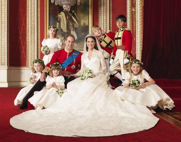 H Kate Middleton έχει γενέθλια και θυμόμαστε το royal bridal look της: Το φόρεμα «γρίφος», οι όρκοι της Νταϊάνας και ο γάμος των 32 εκατομμυρίων!