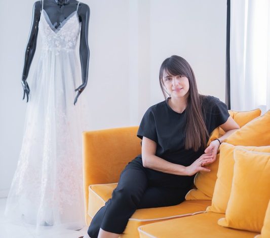 Η Μυρτώ Κάζη στο νέο showroom-πόθο της σχεδιάστριας Μαίρης Μπαρόλα!