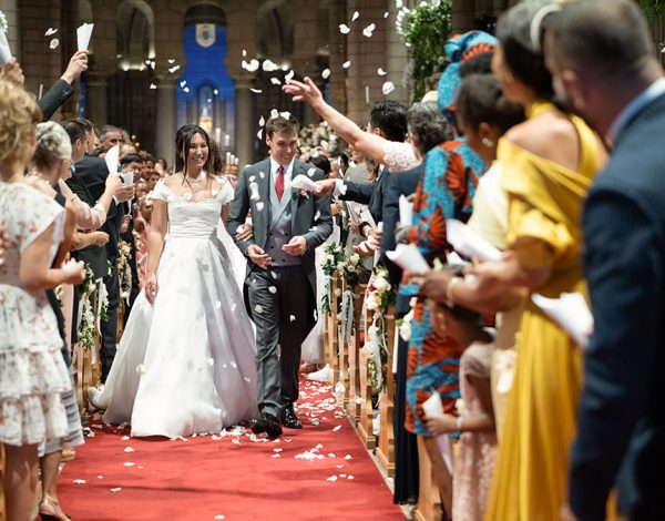 Royal Wedding Alert! Η ανατρεπτική ολόσωμη φόρμα, η επταόροφη τούρτα και το φόρεμα που χρειάστηκε 300 ώρες για να φτιαχτεί!
