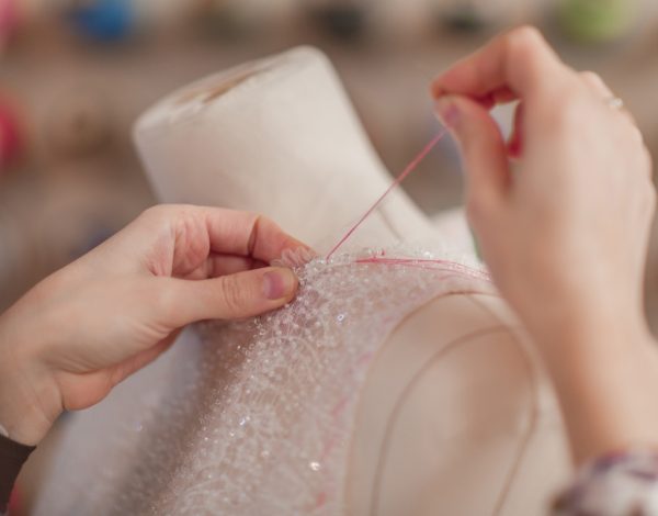 Atelier Solo Victoria: Το ατελιέ της Βικτώριας Χαραλαμπίδου μάς συστήνει την έννοια του χειροποίητου νυφικού