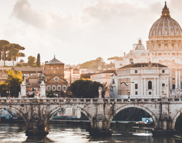 Διαφορετικοί γάμοι που εμπνέουν: «Κάναμε πολιτικό γάμο στη Ρώμη και μετά πήγαμε βόλτα στη Φοντάνα ντι Τρέβι»