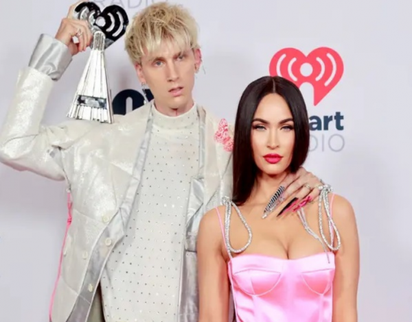 Η Megan Fox αρραβωνιάστηκε με τον Machine Gun Kelly και μας δείχνει το εντυπωσιακό δαχτυλίδι της!