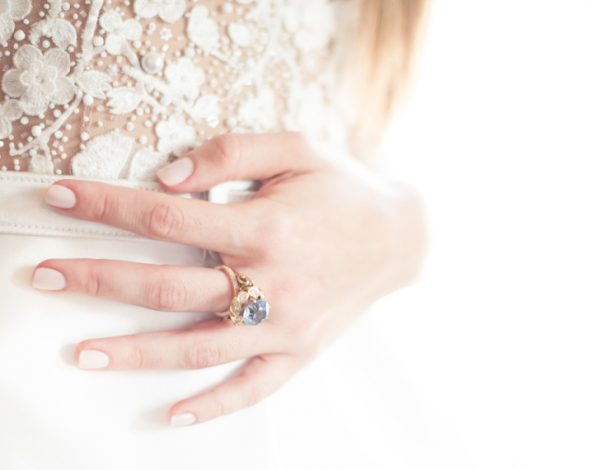 Bridal manicure: Πώς να επιλέξεις το κατάλληλο χρώμα ανάλογα με το μονόπετρό σου!