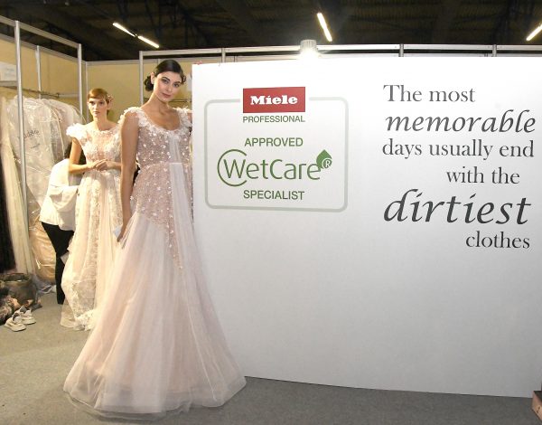 Το καθαριστήριο Miele Wet Care Laundry φρόντισε τα νυφικά του catwalk!