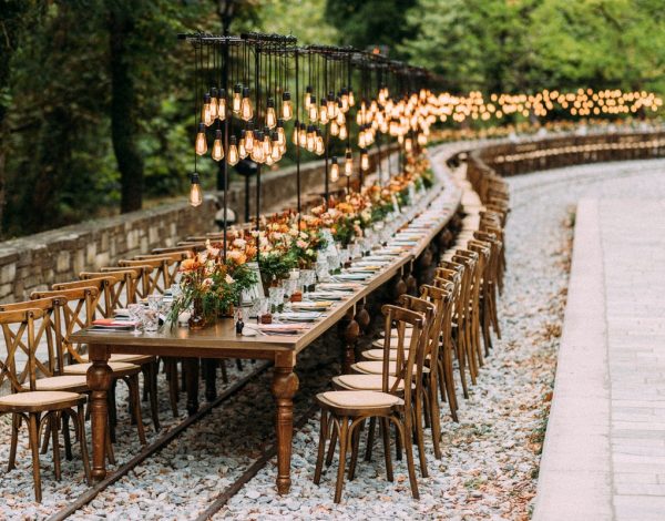 Serpentine table... on a railway με «οδηγό» την LH Event Rentals