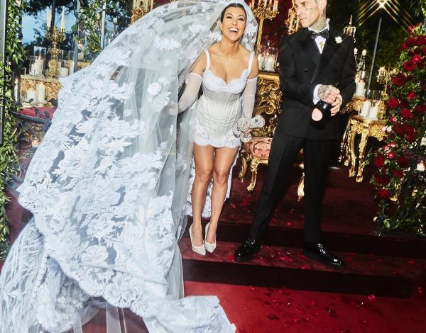 Η Kourtney Kardashian και ο Travis Barker παντρεύτηκαν (ξανά!) στην Ιταλία!