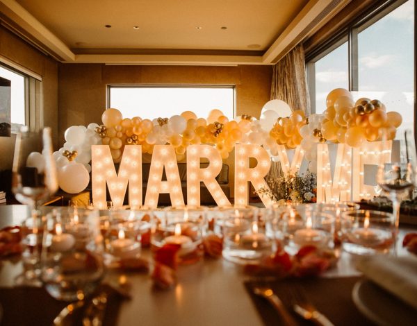 Master Fireworks and Balloons: Το όνειρό σας για έναν Pinterest-approved γάμο γίνεται πραγματικότητα!