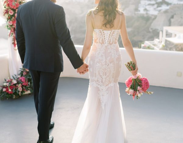 True Story by Vasilis Kouroupis | Linda & Nicholas: Ρομαντικός elopement wedding στη μαγευτική Σαντορίνη