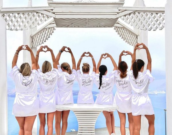 Κόνι Μεταξά: Τα Pinterest-approved στιγμιότυπα από το bachelorette party στη Σαντορίνη!