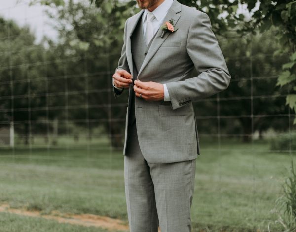 Groom's style: Πώς να διαλέξετε το ιδανικό γιλέκο για το γαμπριάτικο κοστούμι σας