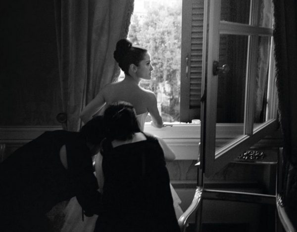 Wedding throwback: Η bridal προετοιμασία της Salma Hayek σε μία σειρά από αδημοσίευτες φωτογραφίες