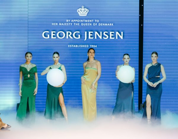 Ο εμβληματικός οίκος Georg Jensen σκόρπισε άπειρες δόσεις πολυτέλειας στο φαντασμαγορικό Yes I Do Catwalk