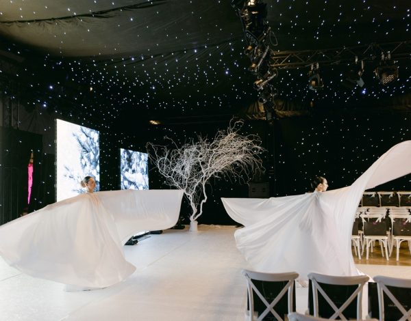 Jim Labraco: Τα συγκλονιστικά white trees στο Yes I Do Catwalk by Georg Jensen είχαν την υπογραφή του!