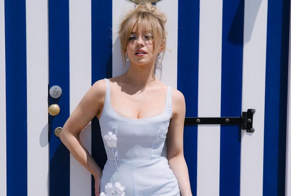 Sydney Sweeney: 5 facts που δεν ήξερες για το next big thing του Hollywood και 5 bridal looks που αξίζει να αντιγράψεις