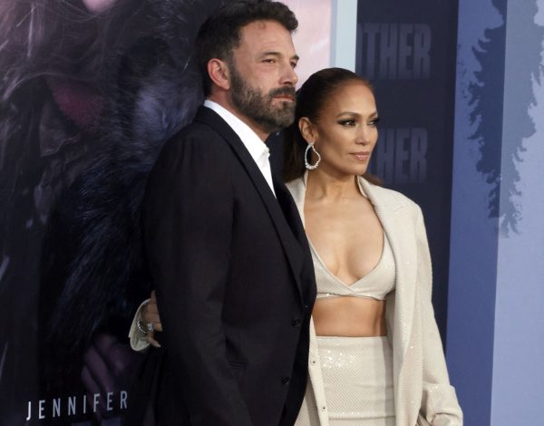 Οι τρυφερές στιγμές της Jennifer Lopez και του Ben Affleck στην πρεμιέρα της ταινίας ''Τhe Mother''