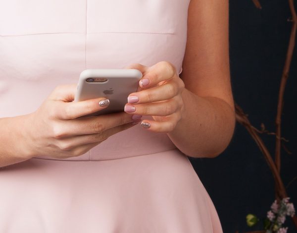 6+1 κοινά λάθη στα social media που κάνουμε ως καλεσμένοι σε γάμο!