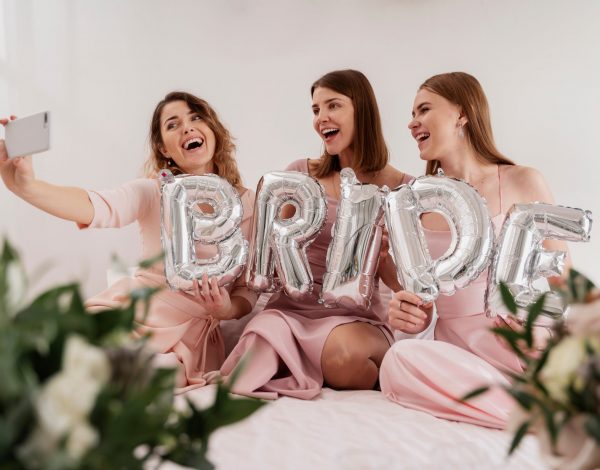 Bridal shower calling | 5 last-minute δώρα που θα ενθουσιάσουν τη μέλλουσα νύφη
