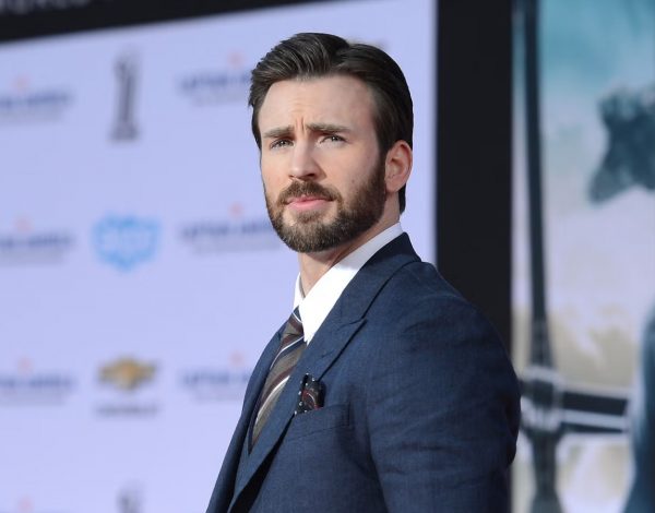 Double happiness! Ο Chris Evans αποκάλυψε ότι έκανε δύο γάμους με τη σύζυγό του Alba Baptista