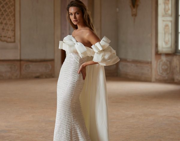 The cape trend | 8 νυφικά Primalicia με κάπα για αριστοκρατικές και elevated bridal εμφανίσεις