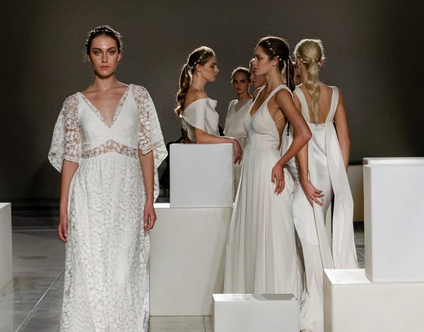 Ioanna Kourbela: Ένα ξεχωριστό bridal fashion show με αέρινες δημιουργίες και chic αισθητική!
