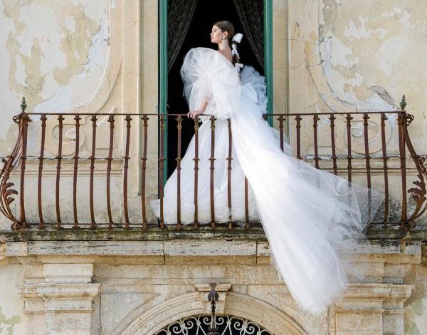 NY Bridal Fashion Week | Η Monique Lhuillier παρουσίασε breathtaking νυφικά εμπνευσμένα από την Αλίκη στη Χώρα των Θαυμάτων