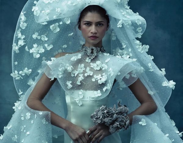 Here comes the bride! Η Zendaya με Schiaparelli Haute Couture νυφικό στο εξώφυλλο της Vogue