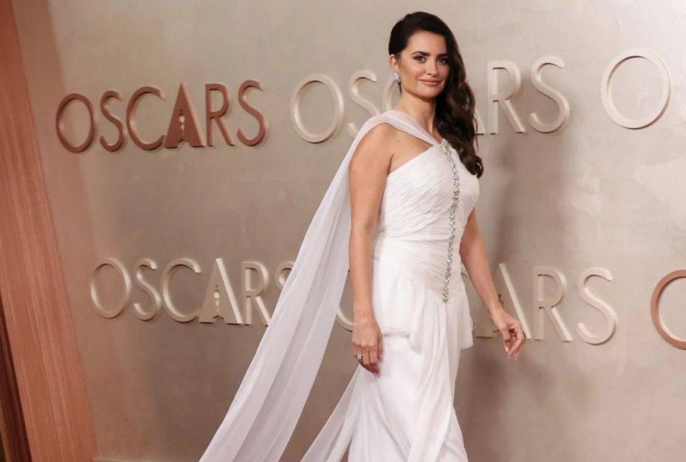 Oscars 2025 | Penélope Cruz, Elle Fanning & ακόμη 12 celebrities που έλαμψαν με τα bridal-inspired gowns τους