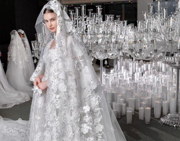 NY Bridal Fashion Week | Ο μαξιμαλισμός συναντά τον ρομαντισμό σε νυφικά-έργα τέχνης με την υπογραφή της Reem Acra