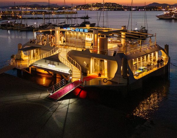 Γάμος εν πλω; Στο Ploes Floating Venue κάθε wedding όνειρο γίνεται πραγματικότητα