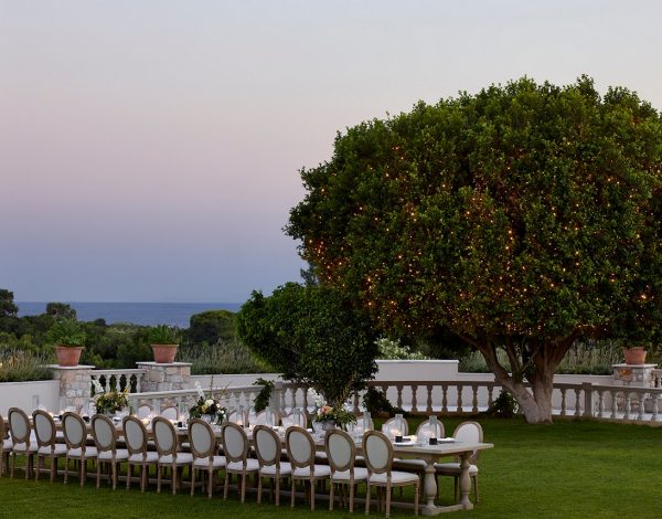 Destination without the distance | Γιατί το Golf Privé είναι το απόλυτο καλοκαιρινό wedding venue της πόλης;